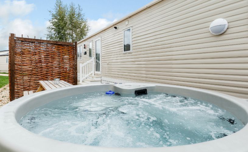 Bucklegrove Holiday Park with hot tub